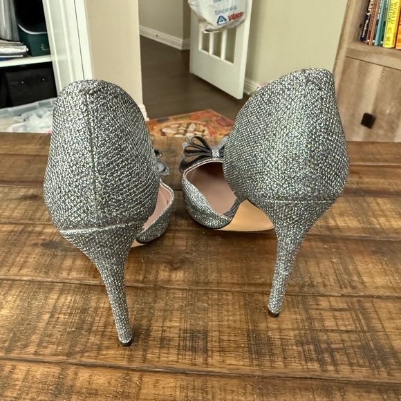 ✨ Betsey Johnson Silver Glitter Bow Heels | Party Pumps ✨ - Picture 3 of 5